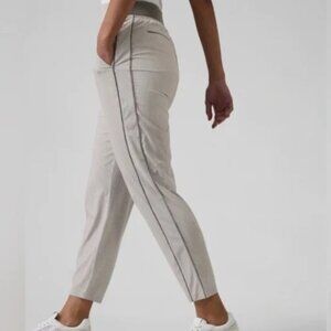 NWT Athleta Brooklyn Textured Ankle Pant - Zip Pocket - Size 8 - Grey & Cream